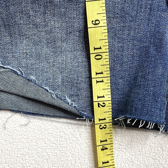 Judy Blue Los Angeles Mid-Rise Semi-Cuffed Raw Hem Denim Shorts Size (XL) - Picture 8 of 14